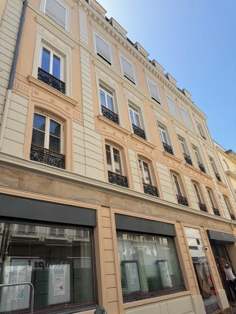 25 peinture - après - photo-facade-renovee-immeuble-centre-ville-facade-ancienne